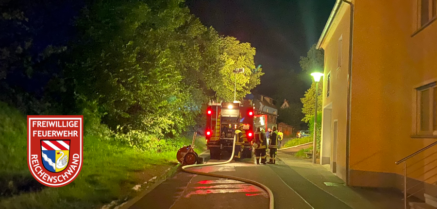 FReichenschwand's tweet photo. Einsatz 13/2020: Wohnwagen in Vollbrand - Bericht und Bilder: https://t.co/aA1zvJ3hPG

#WirFuerReichenschwand #Feuerwehr #Brand #Reichenschwand #Ehrenamt #ZuSpäterStunde #Wache60 #Schätzlersgarten #Wohnwagen #HLF20 #LF8 https://t.co/VIyZleydJu