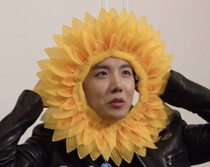 ligaya_56's tweet photo. MY SUNSHINE🌻💛

#ARSD 
#ARMYSelcaDay 
#ARMYJHOPE https://t.co/rDri4jD8p8