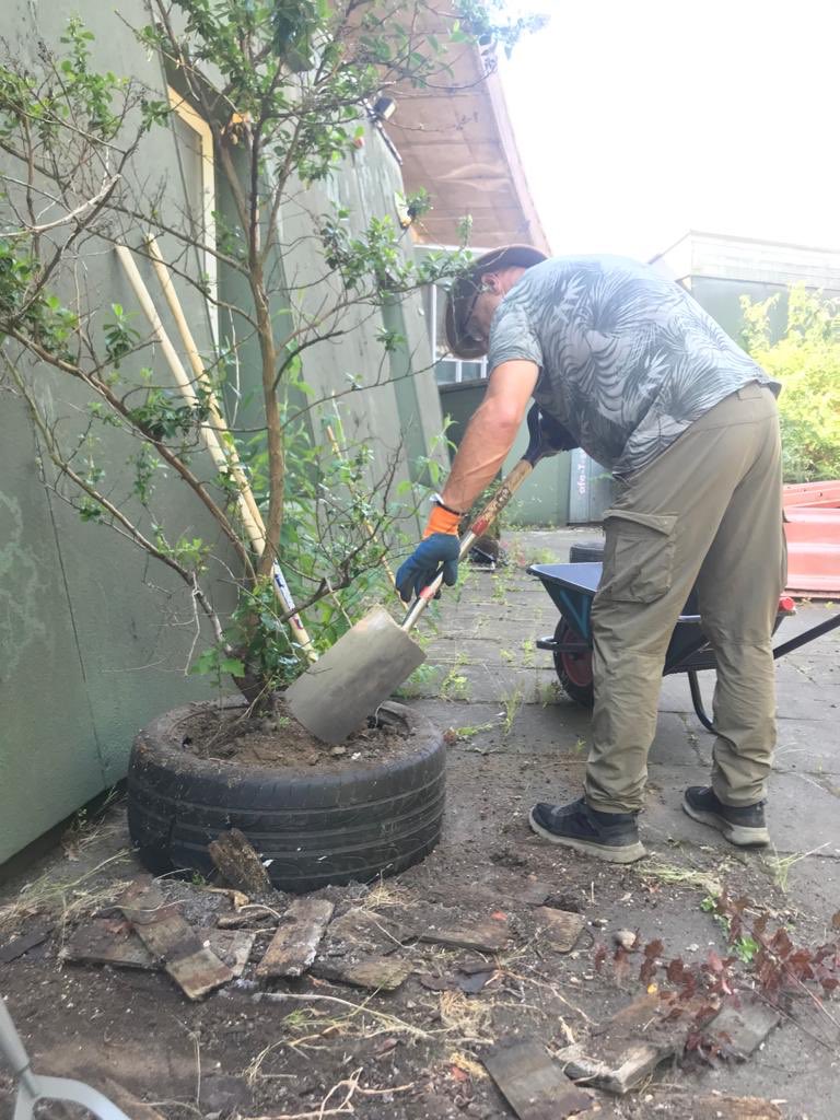 ACAVANorthKen's tweet photo. Flourish in the Forest begins today in the Maxilla Garden - thanks to @HandsOnLondon_ @idverde_GDT for all your hard work to get the space ready for our #families &amp; to @PremiumPlants for donating the herbs &amp; strawberries 🍓 https://t.co/wRBMJy28bg