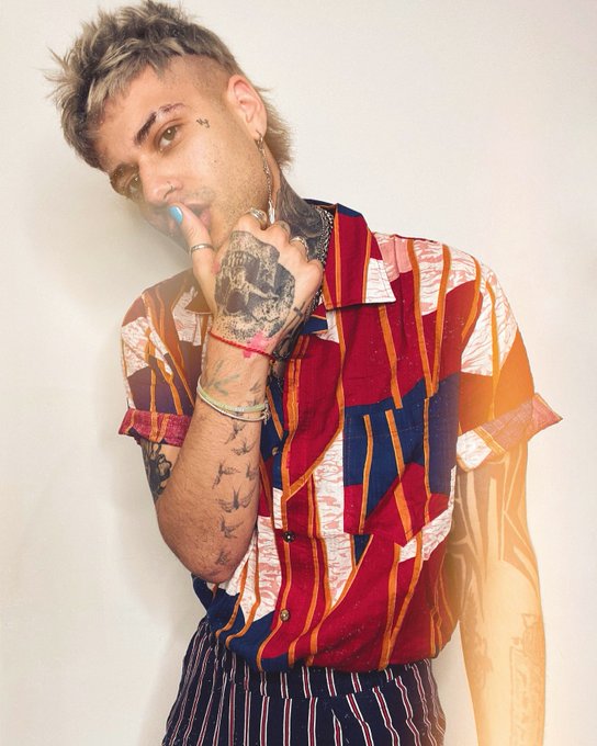 💓👨&zwj;🎤 https://t.co/vTPkgJmsDf