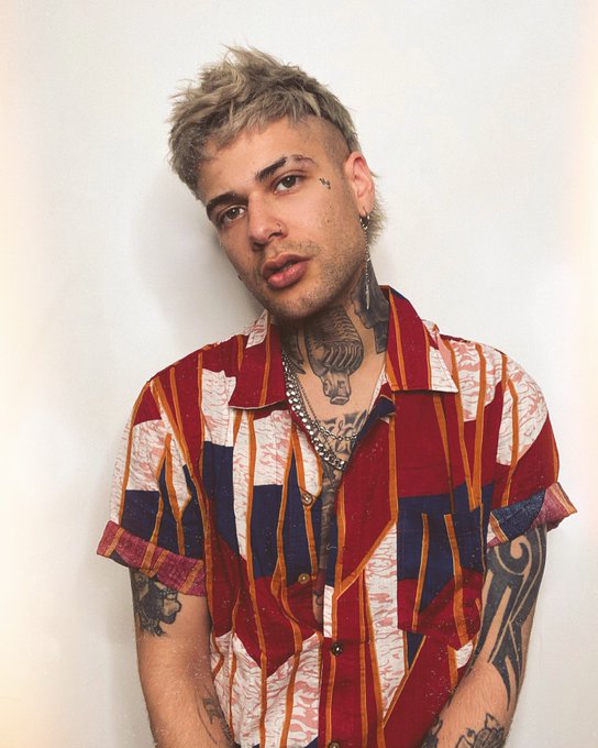 💓👨&zwj;🎤 https://t.co/vTPkgJmsDf