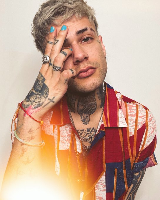 💓👨&zwj;🎤 https://t.co/vTPkgJmsDf