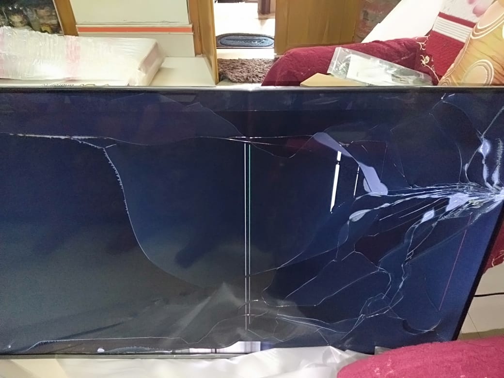 PS__tweets's tweet image. I got a broken VUtv delivered on 23/07 It&apos;s been 10 days with multiple email to @TataCLiQCare and mgmnt team but with no response.This is my first and last purchase from @TataCLiQ ,I encourage all to never buy from them. replace my TV @vikaspurohit  @dharmarajan_k @TataCompanies