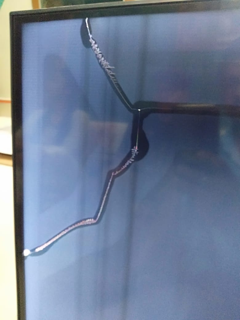 PS__tweets's tweet image. I got a broken VUtv delivered on 23/07 It&apos;s been 10 days with multiple email to @TataCLiQCare and mgmnt team but with no response.This is my first and last purchase from @TataCLiQ ,I encourage all to never buy from them. replace my TV @vikaspurohit  @dharmarajan_k @TataCompanies