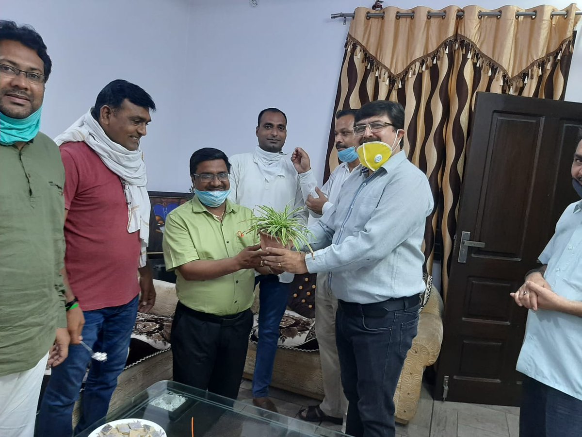 ENVIRONFOUNDAT1's tweet photo. Gifted a plant to Ratan ji and Vinit ji on their birthday. 
#PlantTreeOnYourBirthday https://t.co/3eb9NIMoOP
