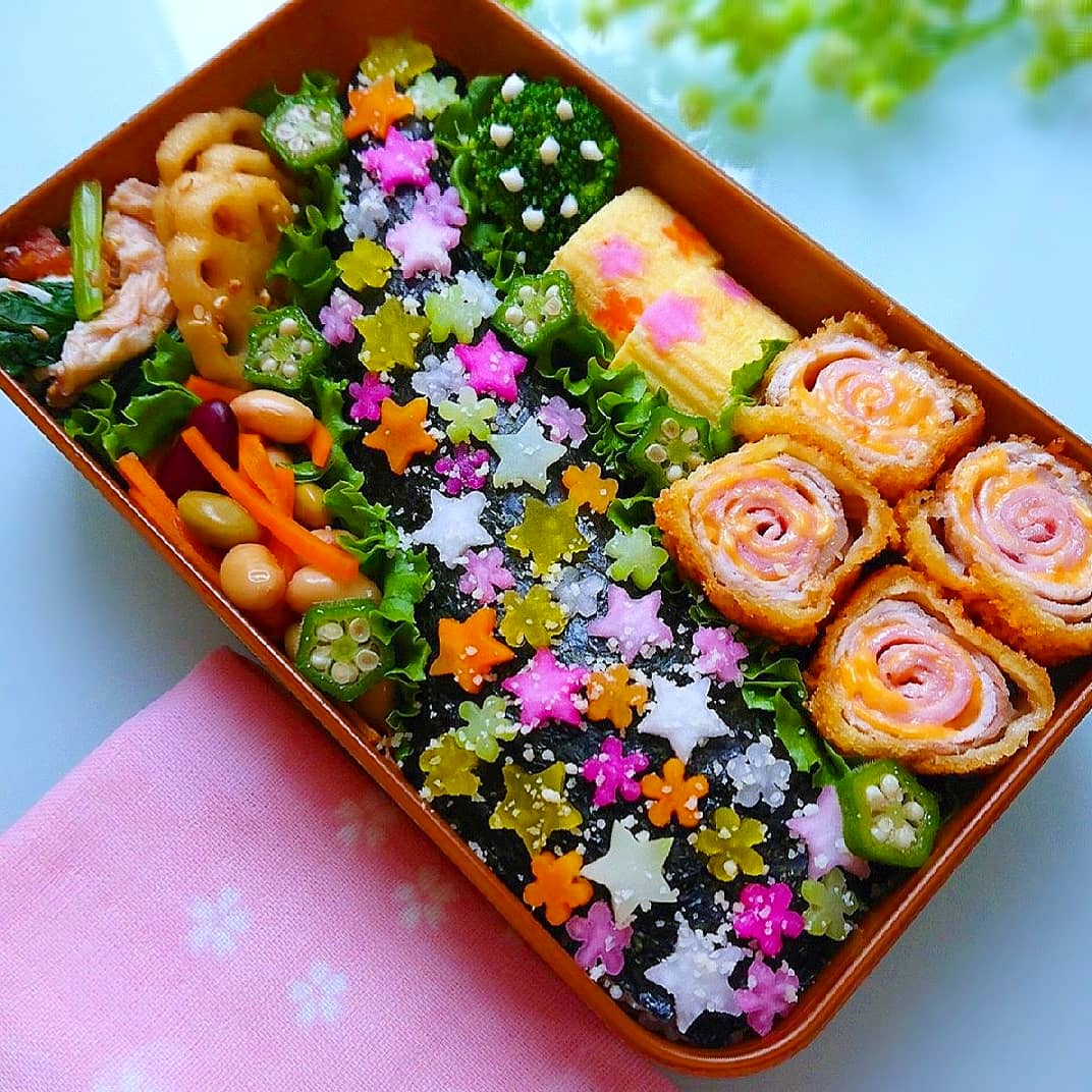 りょこ 七夕弁当です 昨日はハンバーグ Amp オムライス 今日はハムチーズロールカツです 皆さま今日も１日お疲れさまです お弁当 お弁当記録 お弁当作り楽しもう部 七夕弁当 天の川弁当 T Co Txvnejejfk Twitter