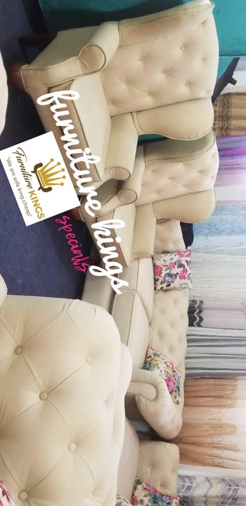 Riyabyoona's tweet photo. Give your living room an extra ordinary touch with Furniture kings. We are located at kitetika Gayaza road or you can reach us on 0777803898/0708676372. https://t.co/bhSd8tXJns