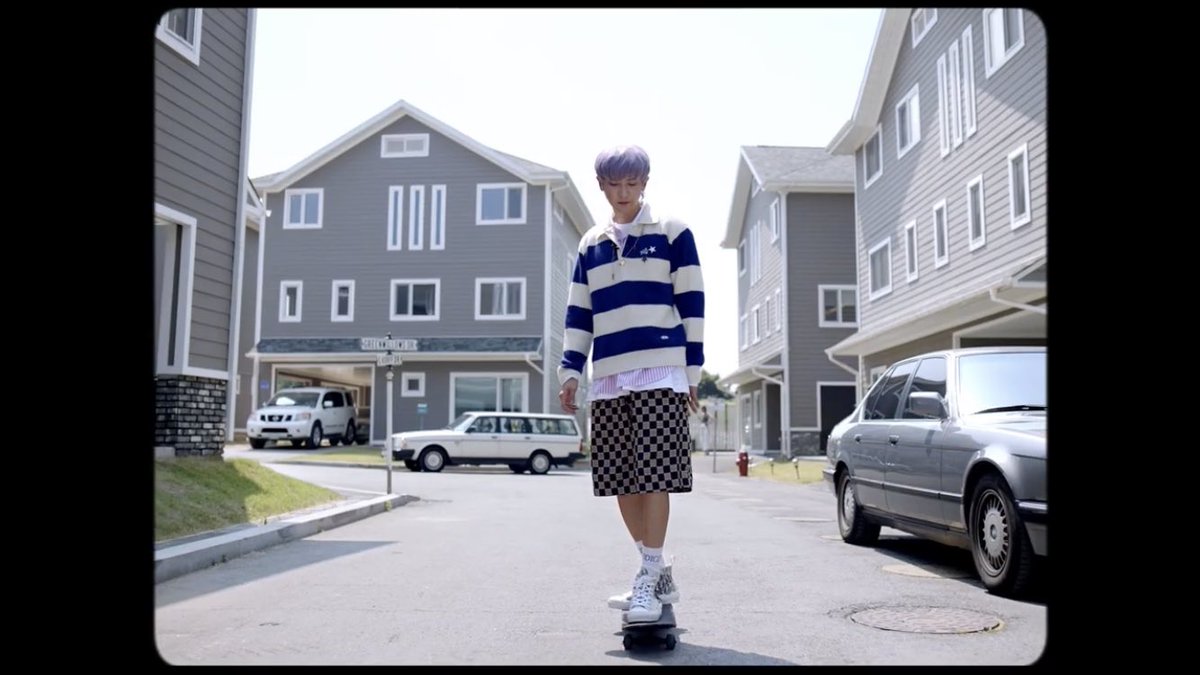 chaannyeool's tweet photo. Kaykay süren bir adet Chanyeollll #EXO_SC https://t.co/UBmsUolTdf