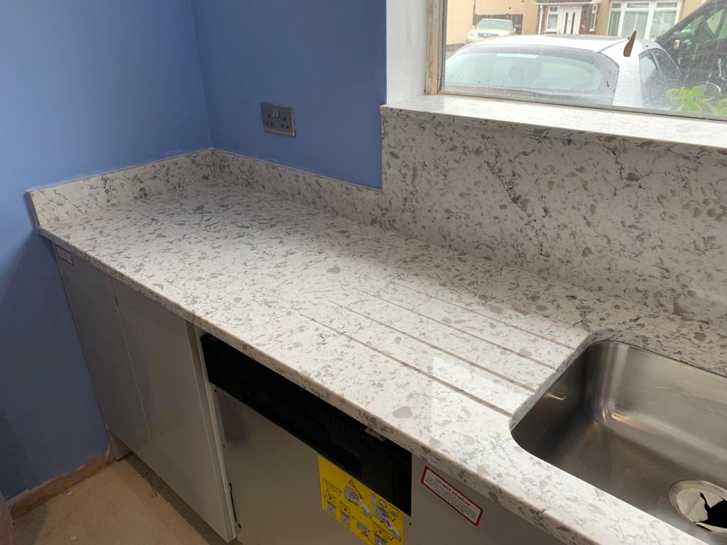 stone_circleUK's tweet photo. We're back at work installing kitchen worktops. #granitecountertops #quartzcountertops #kitchencountertops #staysafe #backtowork https://t.co/qLG9JseK1V
