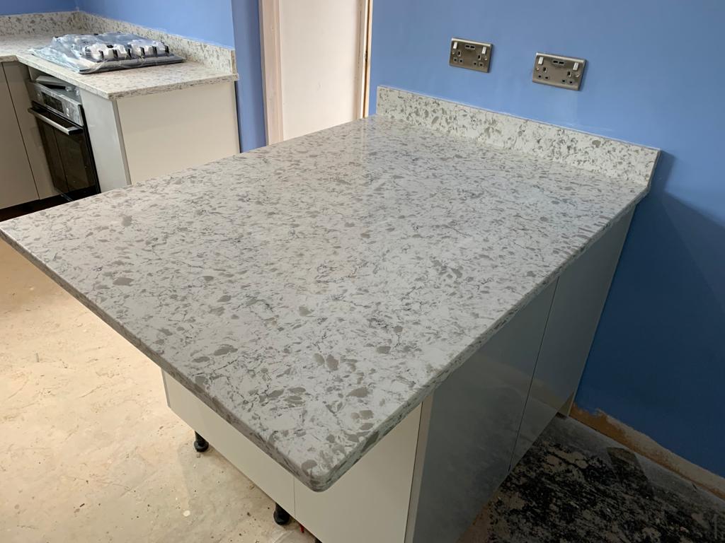 stone_circleUK's tweet photo. We're back at work installing kitchen worktops. #granitecountertops #quartzcountertops #kitchencountertops #staysafe #backtowork https://t.co/qLG9JseK1V
