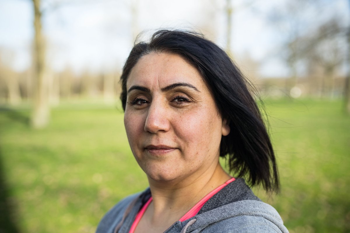 FNOZorgvKansen's tweet photo. 📺 'Als ik sportles geef dan ben ik trots op mezelf.' Gül deed mee aan Samen #Gezond Eten en Bewegen. Vrouwen met kennis over #bewegen en gezonde voeding worden ambassadeurs voor hun gezin en omgeving. Bekijk het filmpje: https://t.co/pYympOF2lW @rotterdam @HalMarjo @Meike_Los https://t.co/wmeQeosFxw
