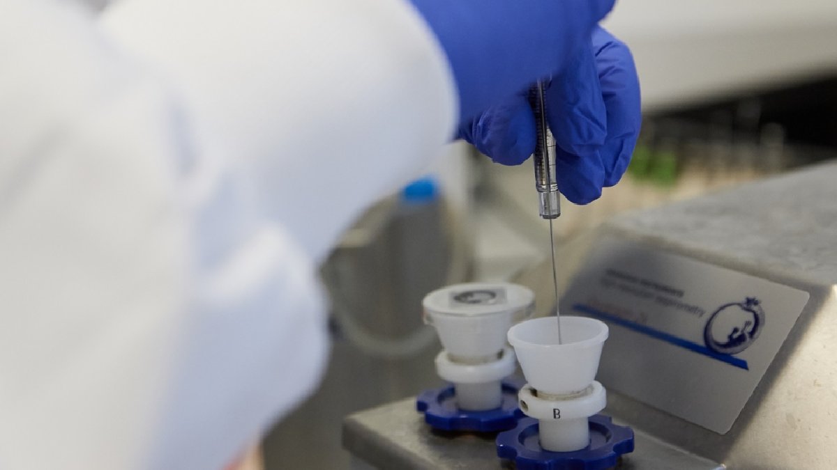 DiabetesUK's tweet photo. In April, we launched an urgent call for research into the impact of coronavirus on people with diabetes. Today, we‘re excited to announce that, in partnership with @JDRFUK &amp; @EyeCharity, we‘re committing over £300,000 to  fund 4 new projects. Learn more: https://t.co/xlQaaXN8Vt https://t.co/ii57A0JUYP