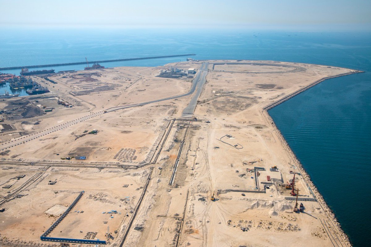 DXBMediaOffice's tweet photo. #Dubai Maritime City celebrates milestone in delivering 35% of phase 1 infrastructure in residential &amp; commercial development, hitting milestones to complete the AED140 million project in the first quarter of 2021 
https://t.co/E5PRcdGlNp https://t.co/otenFcdArE