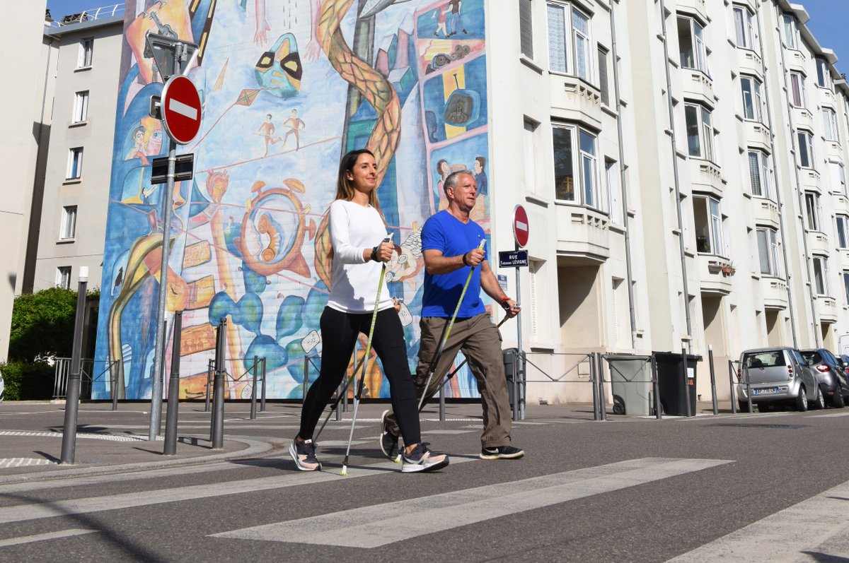 villedelyon's tweet photo. 💓👟 Cardio-training, marche active et marche nordique, la Direction des sports vous propose tout l'été des sorties sportives encadrées par des coachs professionnels. Il suffit de s'inscrire pour en profiter ! https://t.co/lJlvK7OFVb https://t.co/AF57FJbfxW