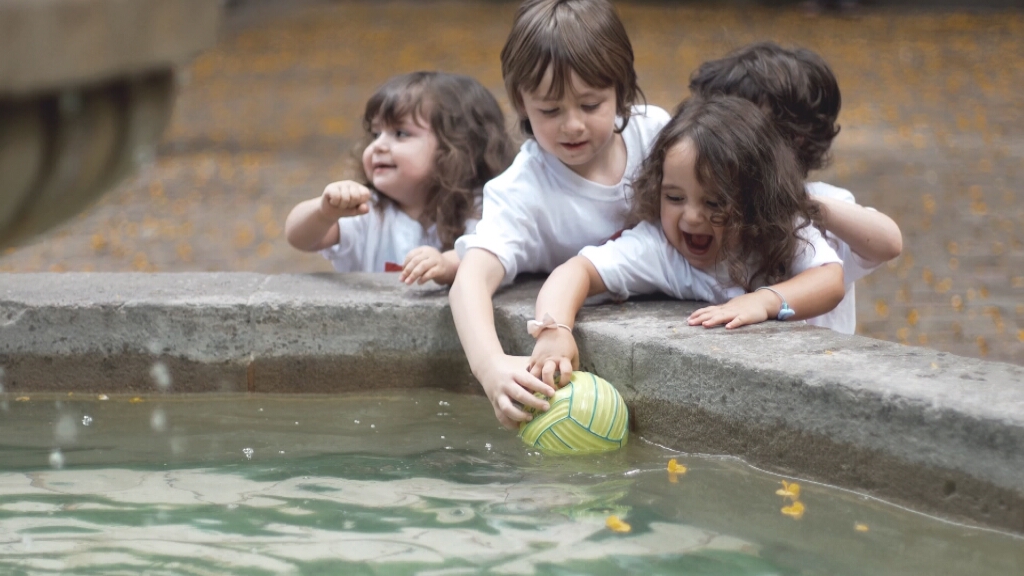 3CatInfo's tweet photo. "Volem jugar!", el crit dels infants de Ciutat Vella per recuperar carrers i places
https://t.co/YYMe3JUxGI https://t.co/LNSMMnz9vM