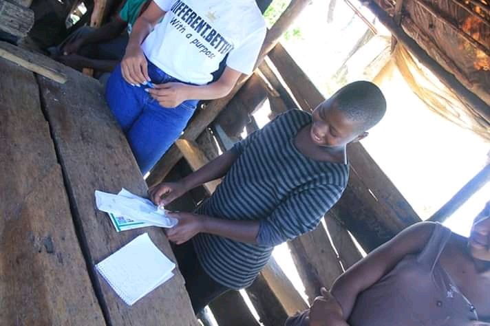 DBWPurpose's tweet photo. Our biggest goal is to see every woman achieving a menstrual hygiene, but unfortunately most can't even afford a pad. As DBWP We play our role by teaching them how to make reusable pads that has proven to be healthy &amp; accessible. Any supports to this cause will be appreciated. https://t.co/ykU5krQVqp