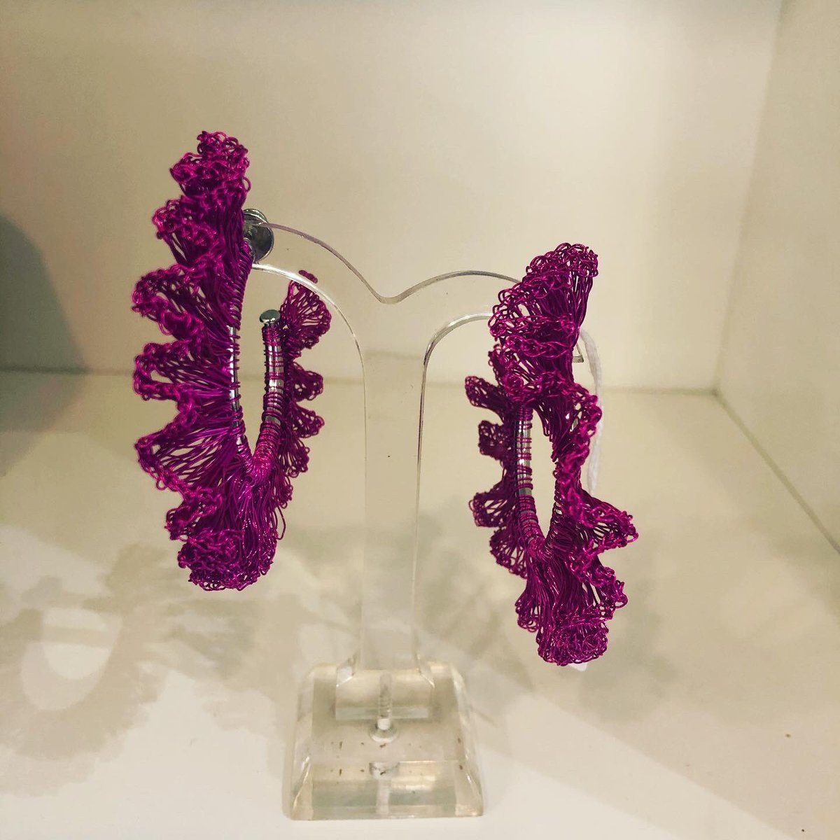 LMlulumartines's tweet photo. Aros especiales

#lulumartines #pendientes #pendientesdemoda #arosdigerentes #pendienteshechosamano  #handmadejewelry #comerciolocal #tenemosqueayudarnos  #bilbao #earrings #earring #earringsoftheday #earringstyle #earringshop #earringstagram🔝 #earringlove #earringaddict https://t.co/3eZYstxtzR
