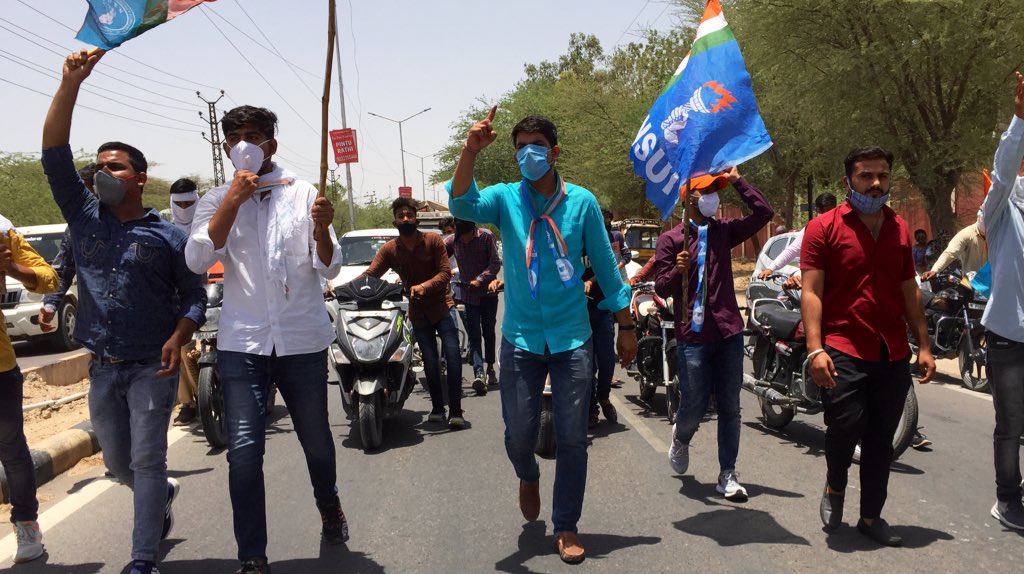Ramniwaskukna's tweet photo. युवा देश का भविष्य है,सरकार(UGC) द्वारा उनके जीवन को किसी भी प्रकार के ख़तरे में नहीं डालने देंगे,लड़ेंगे और जीतेंगे✊✊
#UGCGuidelines 
#NoExamInCovid @PMOIndia @HRDMinistry @ashokgehlot51 @DeependerSHooda @nsui @guptar @Neerajkundan @_gurjotsandhu @AbhimanyuP00NIA https://t.co/8sFPOOlWFK