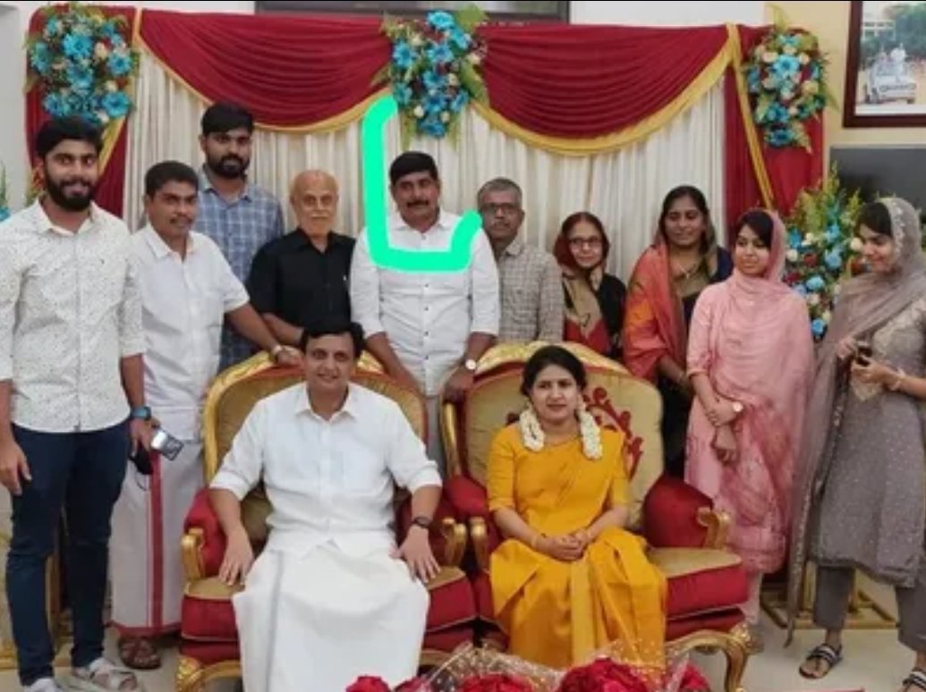 During this time, Swapna managed to befriend Veena Vijayan, daughter of CM Pinarayi Vijayan (marriage pic seen her) where a man on bail for murdering RSS workers Mohammed Hashim was invited (highlighted individual)