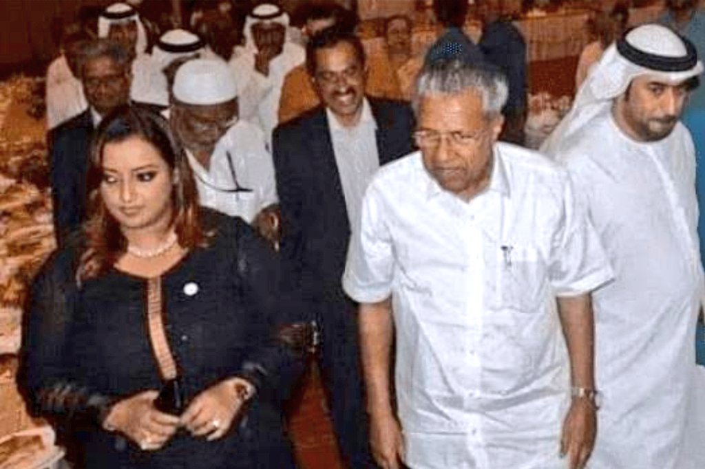 The woman next to CM Pinarayi Vijayan is Swapna Suresh, and is at the heart of this scam. With a 12th pass qualifcation, she managed to get a part time job at the Cargo terminal in the Thiruvananthapuram international airport. There she learnt several loopholes in the system.