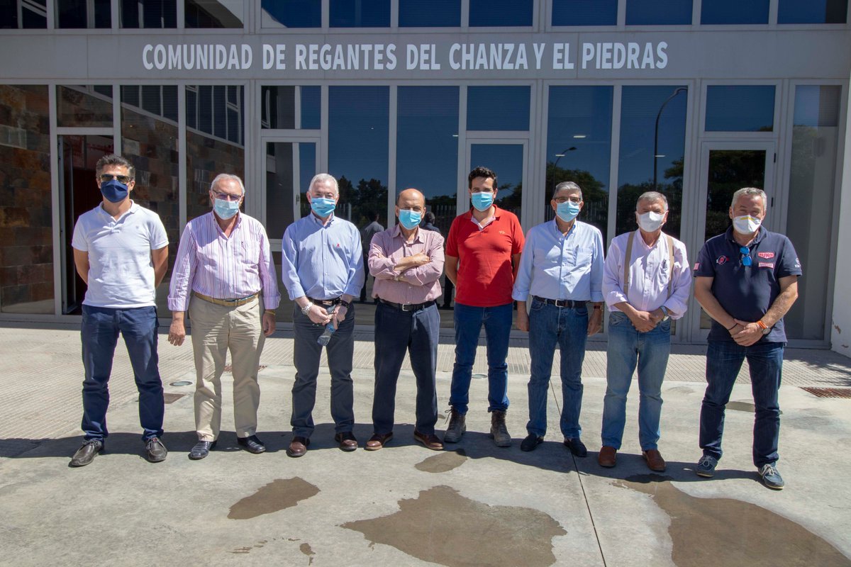 TunelSanSilves's tweet photo. Hemos mantenido un encuentro con la nueva directiva de la @RegadiosCondado, en el que hemos analizado todas las novedades de las últimas semanas en torno al #DesdobleTúnelSanSilvestre.

➡️ https://t.co/732o7G3dM2 https://t.co/hNN85UqjnQ