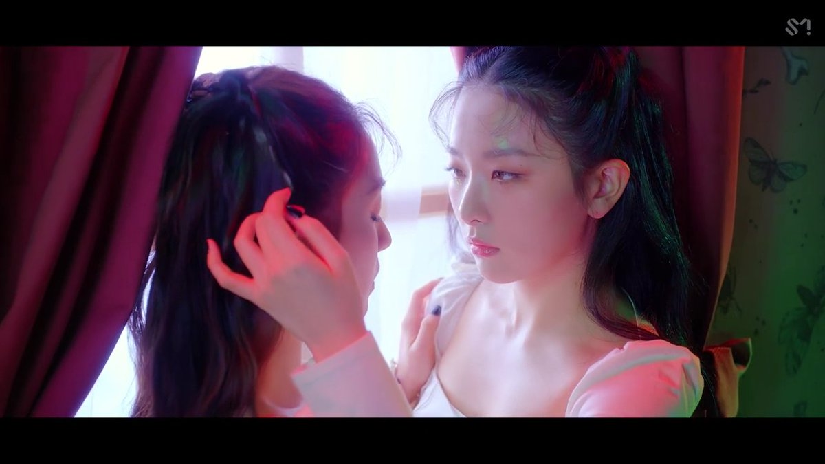 Yeajishair's tweet photo. IT'S CALLED SEULRENE'S POWER YALL 🔥
#watchmonster #RedVelvet_IRENE_SEULGI_ https://t.co/cYZN36l2AG
