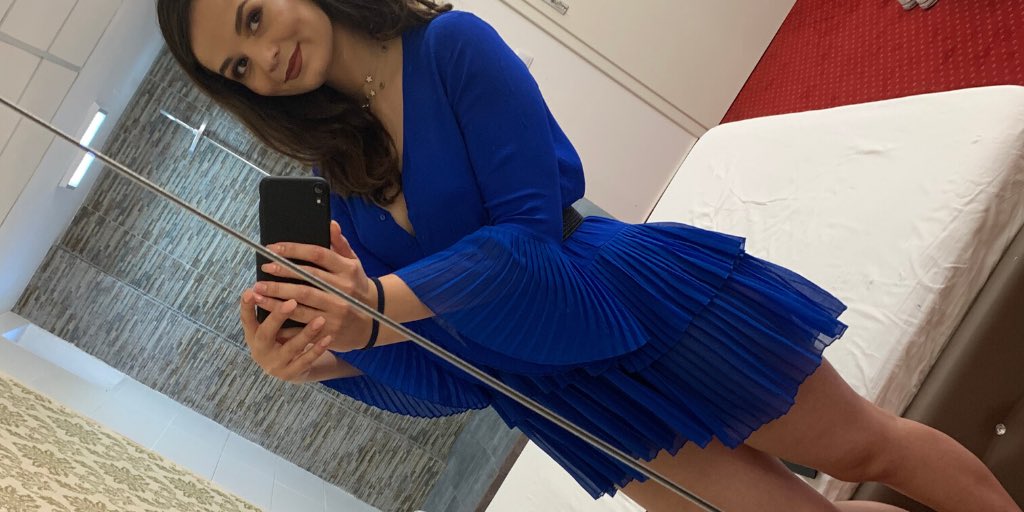 SarahWinglow's tweet photo. Look of the day! 
.
.
.
#Blue #day #dress https://t.co/q3Jw7k0Nc1