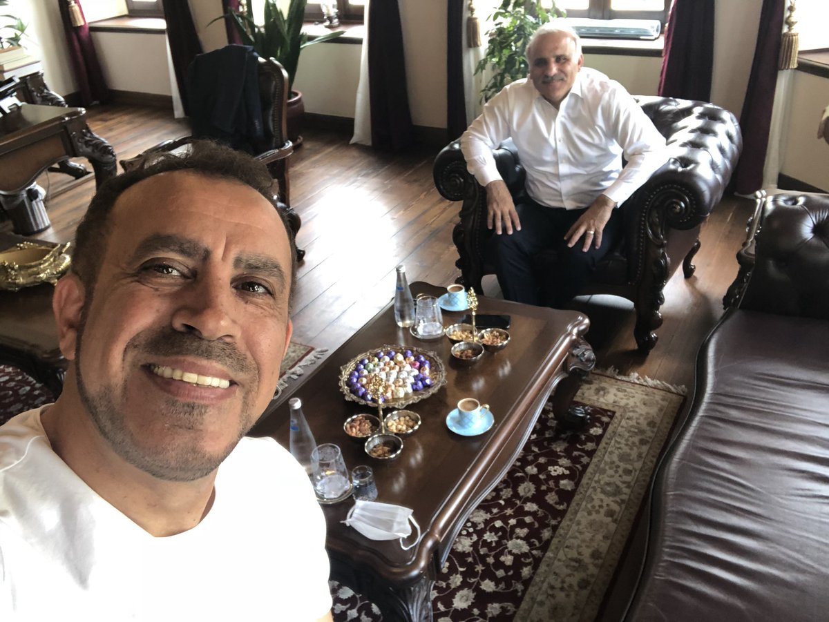 Yatağa bağlı yaşayan Trabzonspor’lu Gökdeniz’in tedavisi için Trabzon’un Kurtuluş günü şenliğinde bir konser verecektim. Ama maalesef ertelenmişti.
Sayın belediye başkanımız <a href="/baskanzorluoglu/">X</a> ile kahvemizi içtik.
Konser programı için tekrar görüşeceğiz.