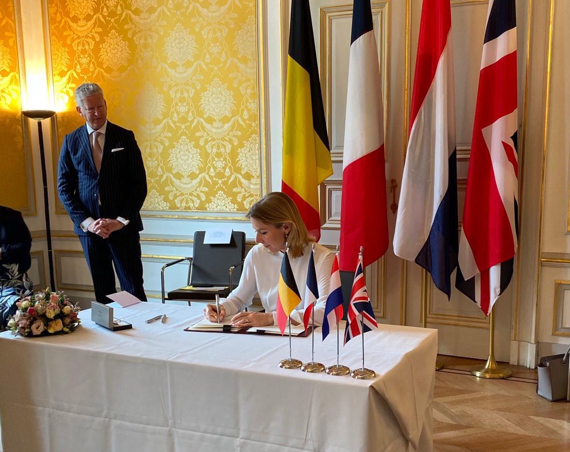 The signing of the Eurostar agreements on border and security checks by 🇳🇱🇫🇷🇧🇪🇬🇧 paves the way for direct non-stop train services from Amsterdam to London.

<a href="/SvVeldhoven/">Stientje v Veldhoven</a>: “The Eurostar may now become an even more competitive and sustainable alternative to flights.”