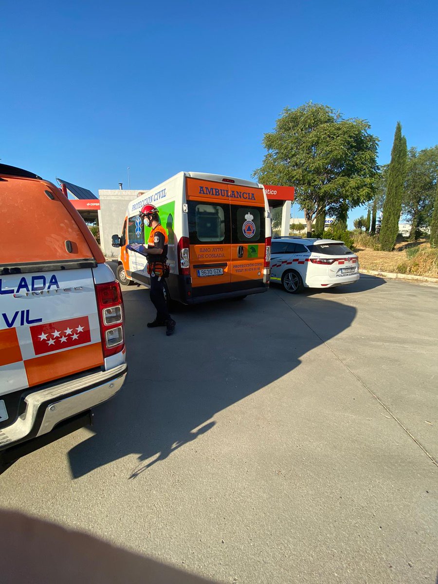 ℹ️ Protección Civil de #Coslada colabora en un operativo de emergencia para preservar la salud de un operario de mantenimiento del alumbrado público coslada.es/semsys/ciudada…