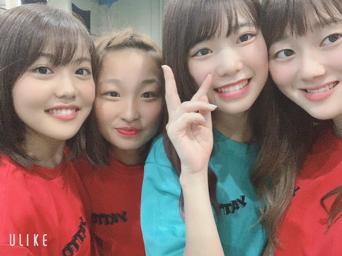 インカレバドミントンサークルyatto 自己紹介 名前 さくら 右から2番目 大学名 和洋女子大学 バド歴 7年 好き バドミントン 食べ歩き 好きなイベント お泊まりバド 練習や合宿の他にも色んなイベントあるから楽しいし思い出沢山作れるよ 少し