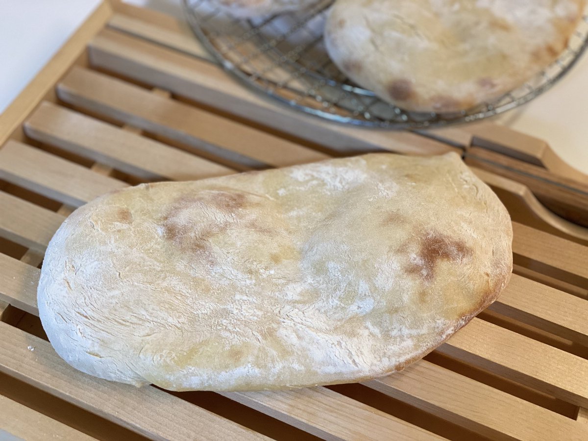 otokoryori's tweet photo. 今日は粉からナンを焼きました。形がナンぽくないですが、初めてなので、よしとしてください。
#ナン #粉から手作り #初めてつくりました https://t.co/QShiAur3gt