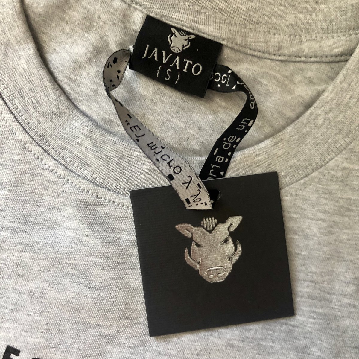 SIEMPRE QUISE SER 🌴 ENFRENTE DEL MAR 🌊 

Disponible en 3 colores con una pulsera con frase de regalo 🌿 

🛒 @comun20com comun20.com/58_javato-jones