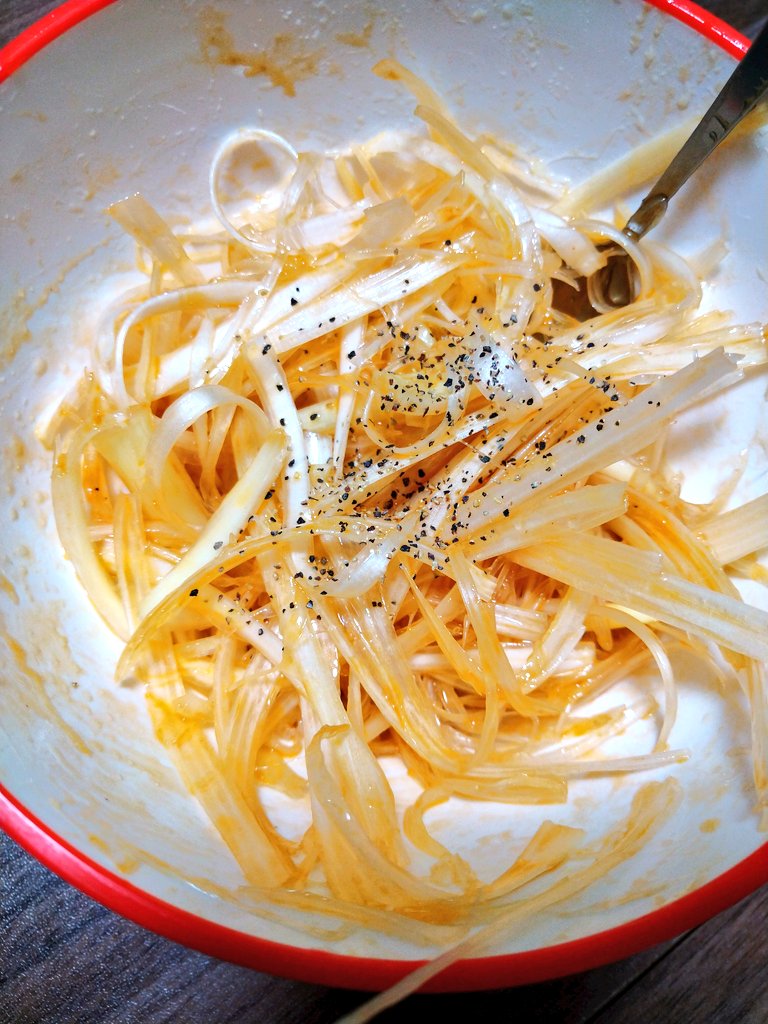 まんぷく 今日は チャーシューを貰ったから ねぎチャー丼にしたよ フォークで白髪ネギ考えた人すごい ほんとに楽で驚いた タレは ごま油 ラー油 塩 醤油 味覇 胡椒 もはやラーメン屋の辛ネギ うまぁぁぁい ねぎ