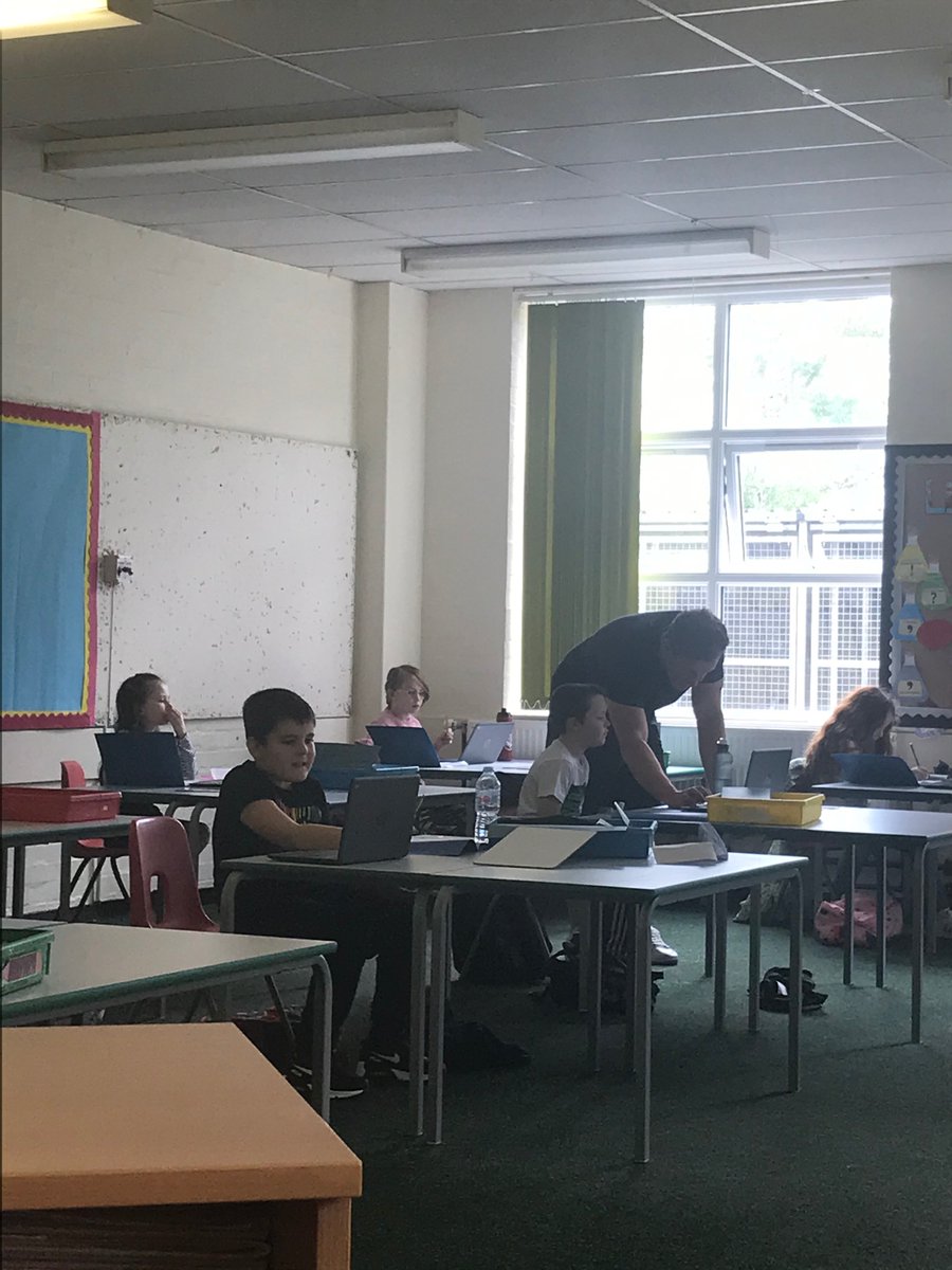 Springwood_Prm's tweet image. #springraglan are using the chrome books to complete their online maths tasks this morning.