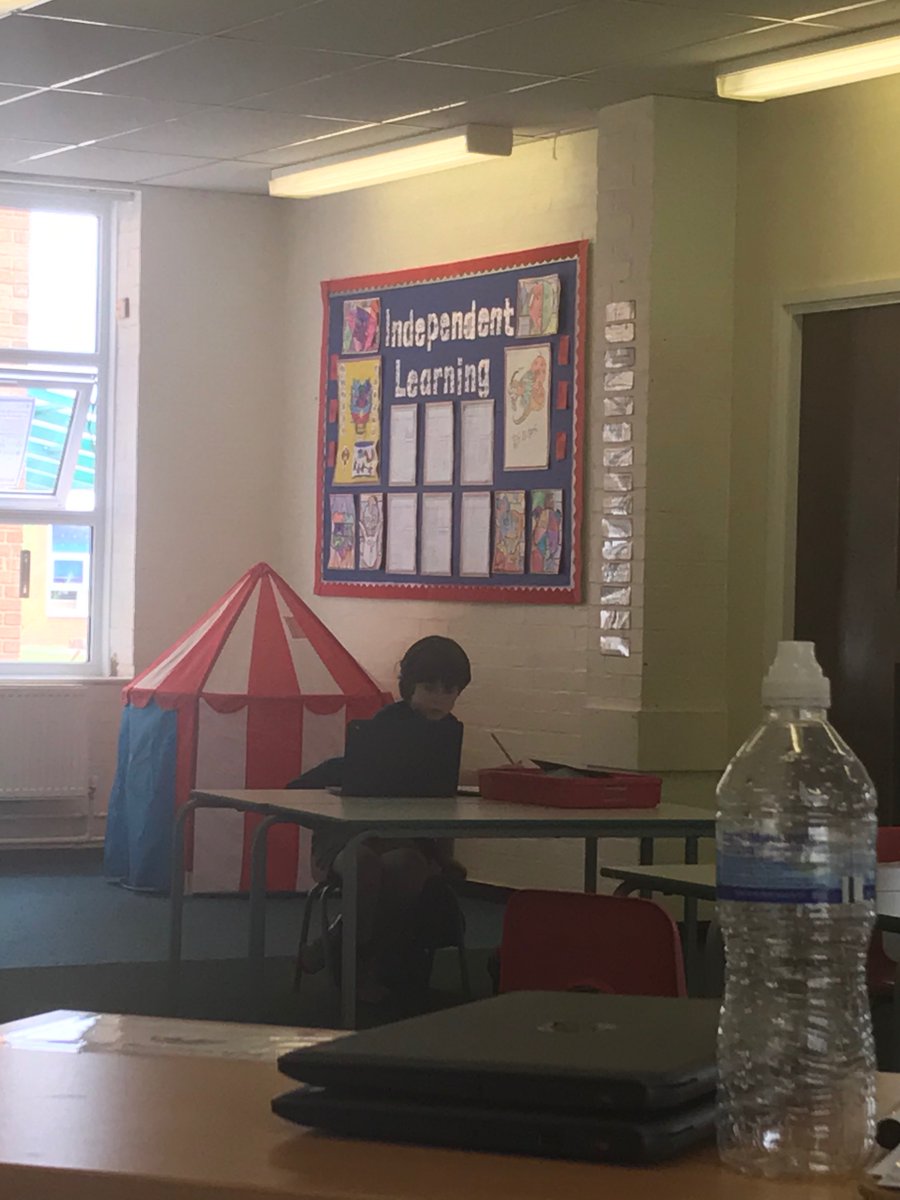 Springwood_Prm's tweet image. #springraglan are using the chrome books to complete their online maths tasks this morning.