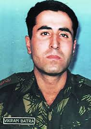 EnbaExplains's tweet photo. Yeh Dil Mange More..

Remembering Capt Vikram Batra, PVC (P) on his death anniversary.

His daring assault led to completion of capture of Pt 4875 &amp; broke the will of the enemy during #KargilWar. In the process he made supreme sacrifice in the finest traditions of #Indian_Army https://t.co/UolPI1f9JB