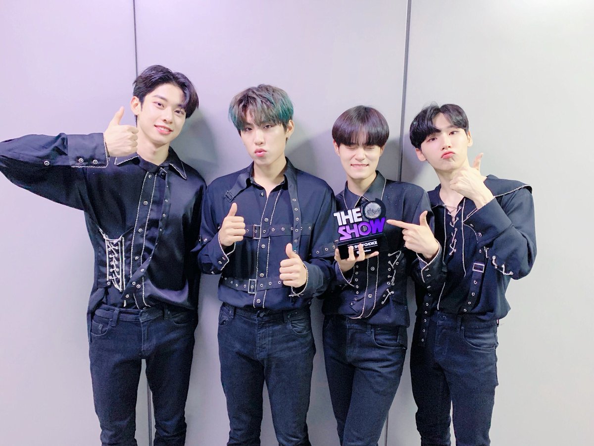 AB6IX's tweet photo. 기억해... 🌟7월 7일🌟 답을 줘 첫 1위‼😭 언제나 모든 영광은 ABNEW 거예요💛💚💙 앞으로도 522년 함께 해 줄 거지⁉

#AB6IX #VIVID #답을줘 #에이비식스 #전웅 #김동현 #박우진 #이대휘 #브랜뉴뮤직 #BRANDNEWMUSIC https://t.co/c99xnSqJWw