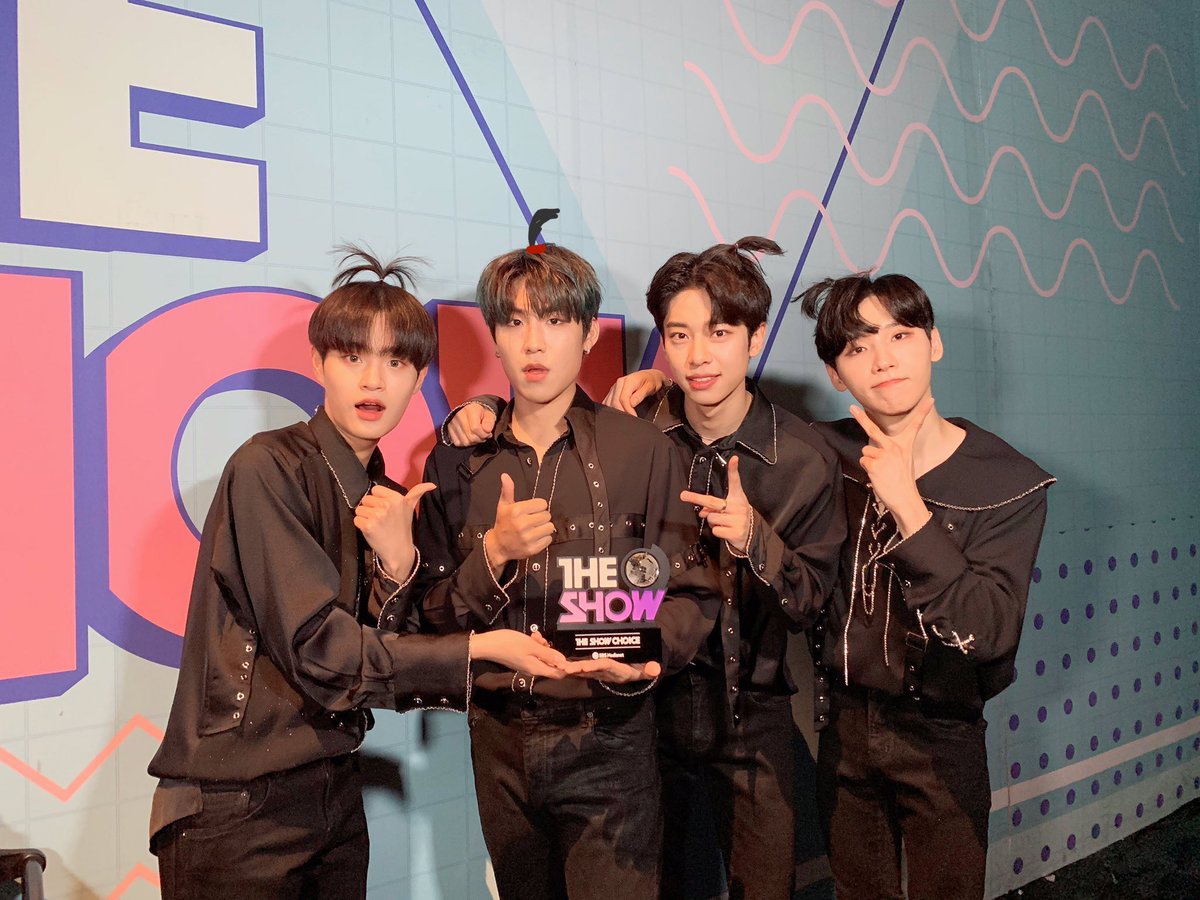 bbang9jin's tweet photo. 우진이 사과머리 풀려있길래 그려왔습니다. https://t.co/58G9C38WJ5