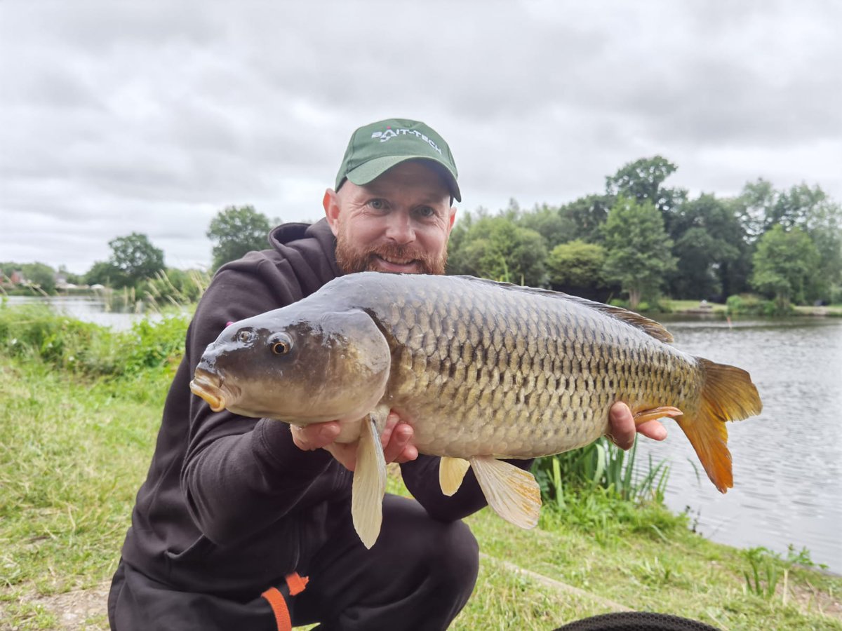 Eyre5Darren's tweet photo. This lovely common fell to @BaitTech 15mm Triple-N snowman with a 10mm KNT on top..
#teambaittech #carpfishing #goodtimes #banklife https://t.co/srHBQqgUjA