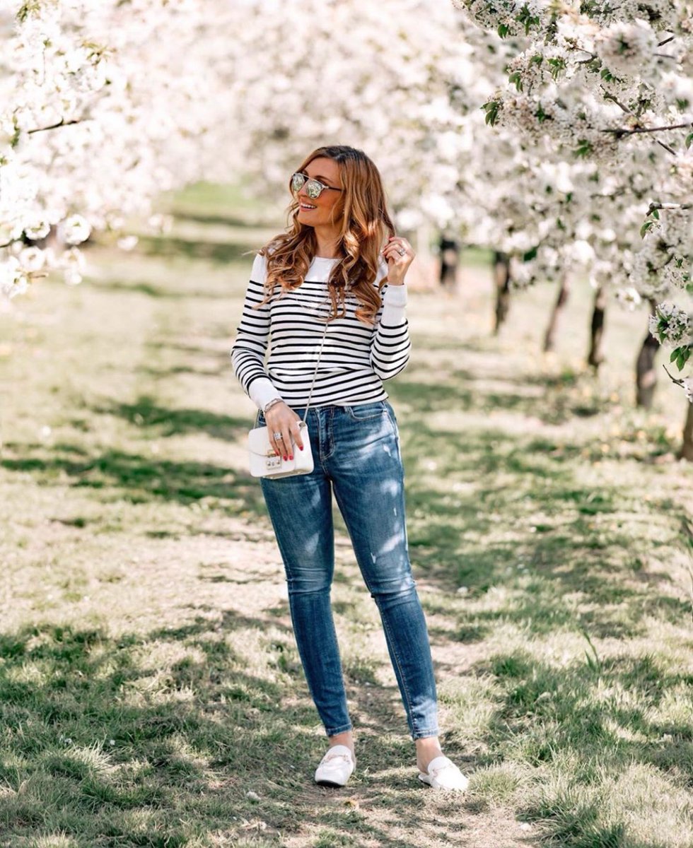 Mycolloseum_com's tweet photo. It's a classic ✨🌹
#stripedsweater 
Pic @fashionstylebyjohanna 💋
#mycolloseum #striped #stripes #casual #summer #bloggerstyle #fashionblogger #outfits #ootd #dailylooks #whatwewear #stylingtipps https://t.co/PerNGQGB2D