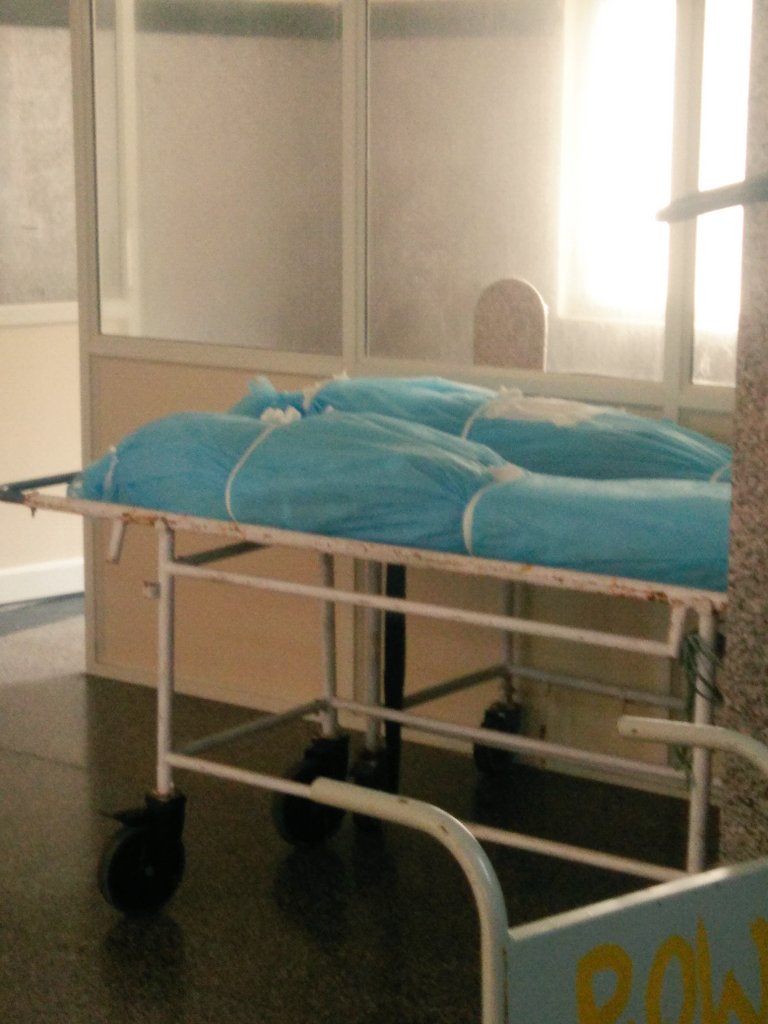 Thandra_Anil_'s tweet photo. This is the situation of Telangana govt. Today I went for covid test in king koti hospital. It is very sad to say that our doctors and common ppl suffering bez of covid and careless of telangana govt. @PMOIndia @TigerRajaSingh @kishanreddybjp @republic @Swamy39 @AmitShah @KTRTRS https://t.co/iduRtvODHU