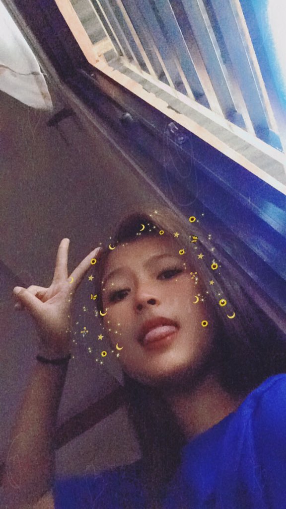 cloudi1ois's tweet photo. 🦋💛 https://t.co/LVXuow55Vl