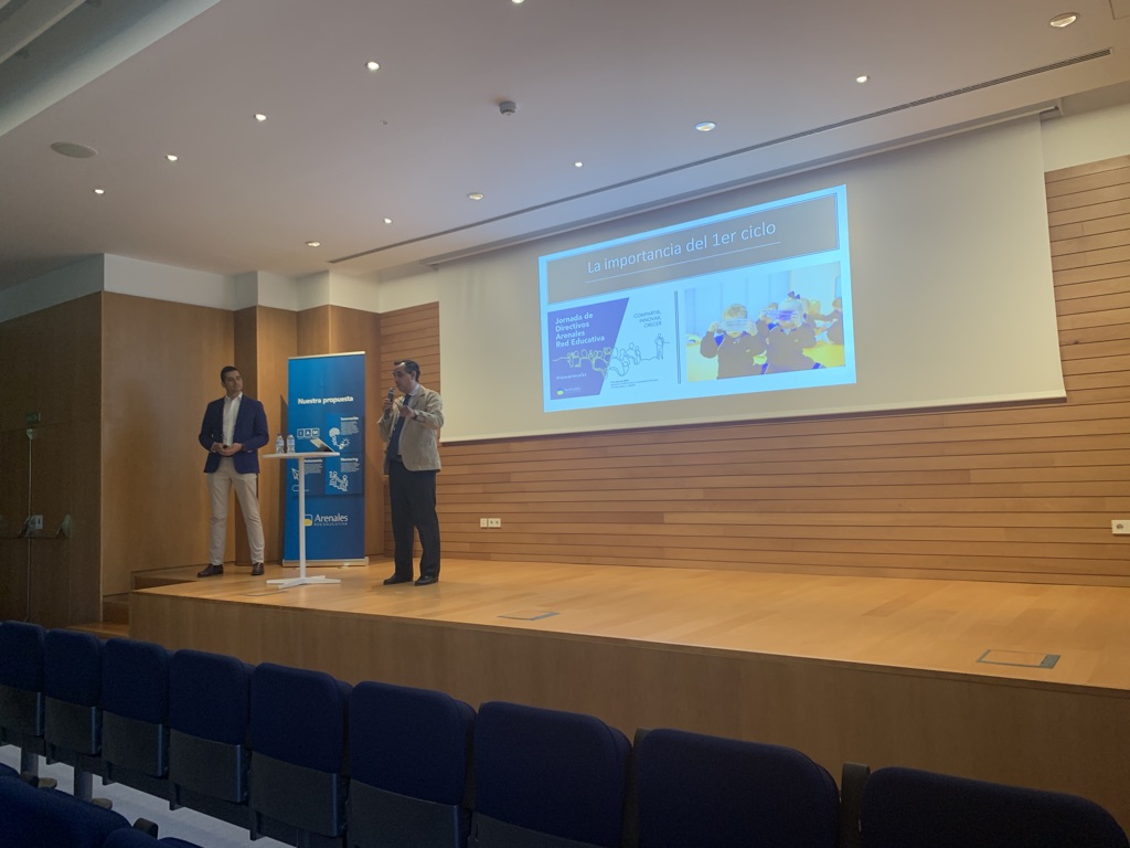 Empezamos con el Panel de Experiencias hablando sobre la importancia del 1er Ciclo en los colegios. #IAMArenales