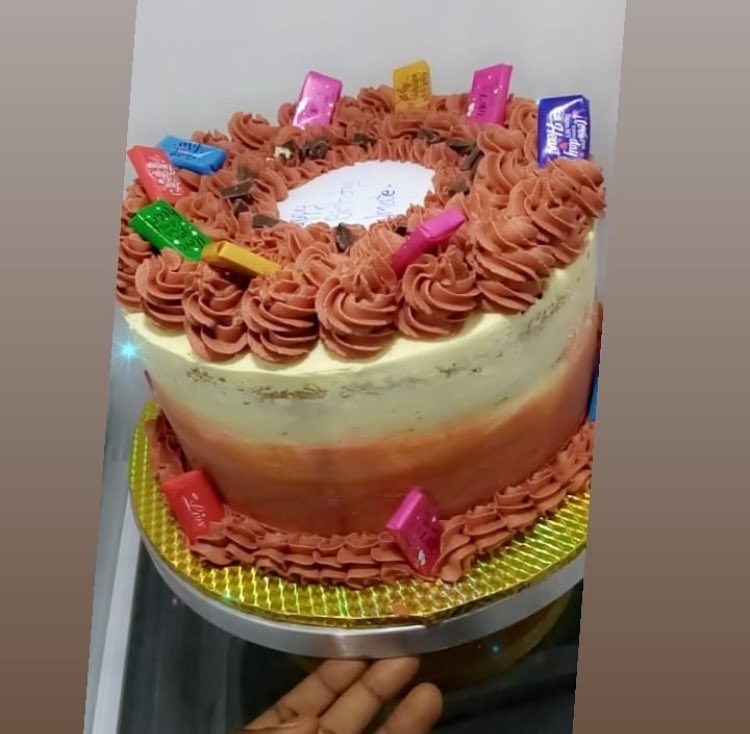 peerlesscake_kd's tweet photo. Make ur soulmate feel loved on her special day 😻❤️ #soulmate #kadunabakers #arewa #youngbakers https://t.co/HPtCFN31PX
