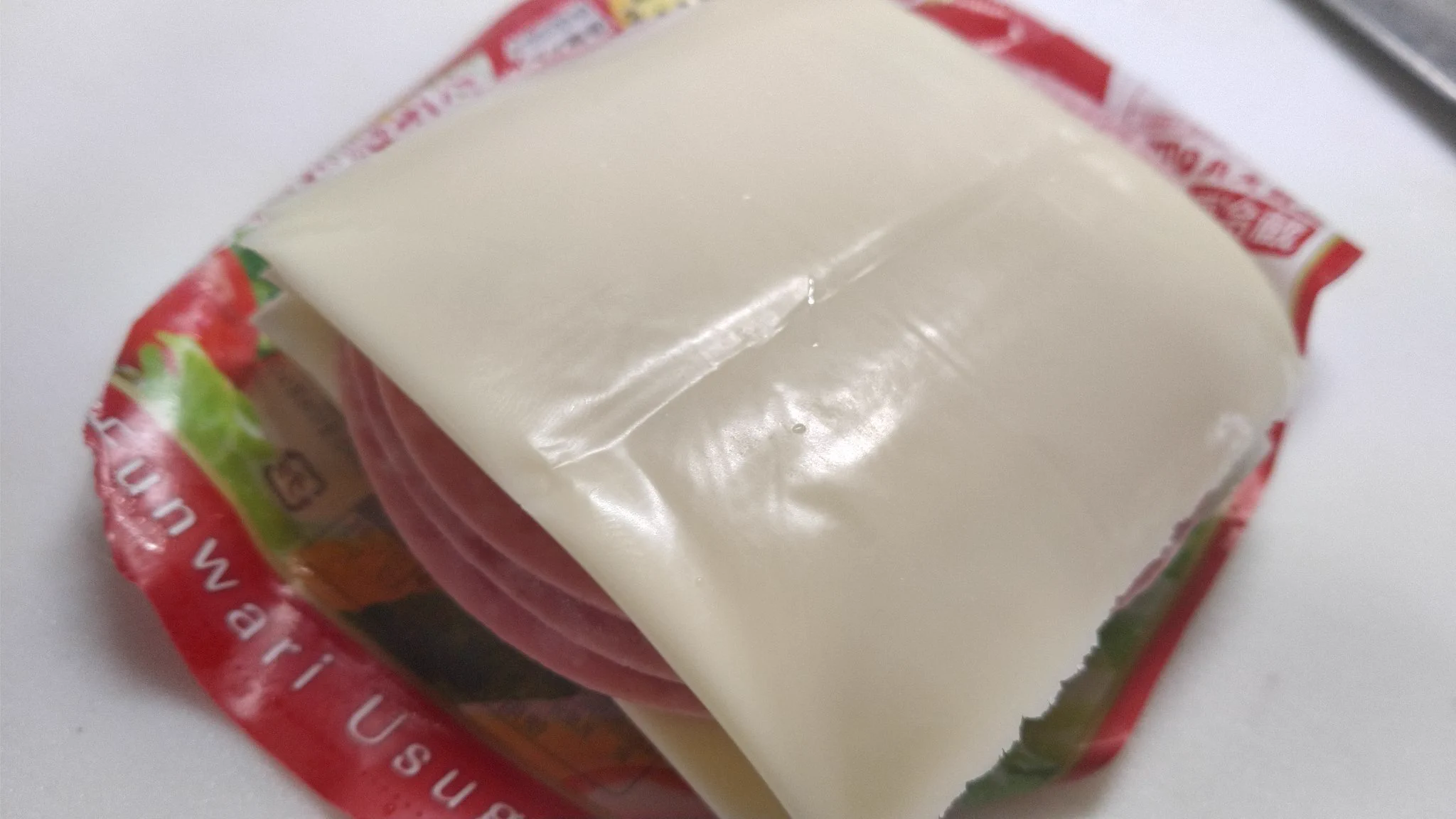 重ねて切ったら塩胡椒を振るだけで完成！簡単に作れる最強おつまみ？！