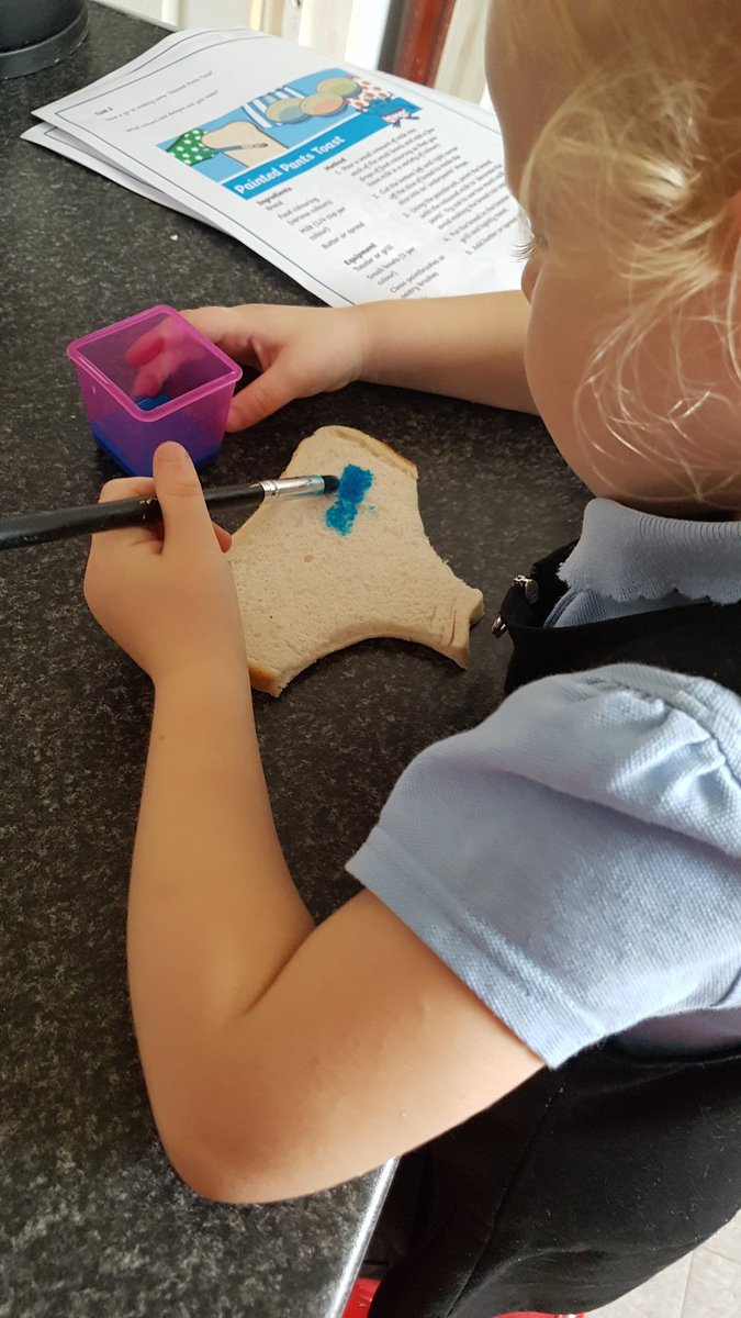 gemroseh's tweet photo. Mummy and layla enjoyed making painted pants toast for a little snack 😋 @MeynellSchool https://t.co/cA1O4cNzSu