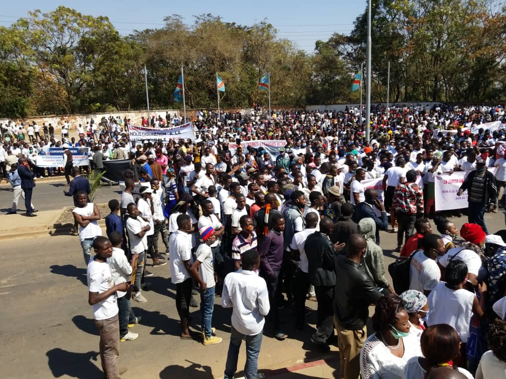 Parody_Kabila's tweet photo. Dans l'entre-temps, à #Lubumbashi une forte mobilisation pour soutenir le choix porté sur #Ronsard_Malonda par les serviteurs du #Tout_puissant.
Merci à la population #Lushoise pour le soutien d'un #Jeune à une si haute #institution. https://t.co/zgwbIMK3rz