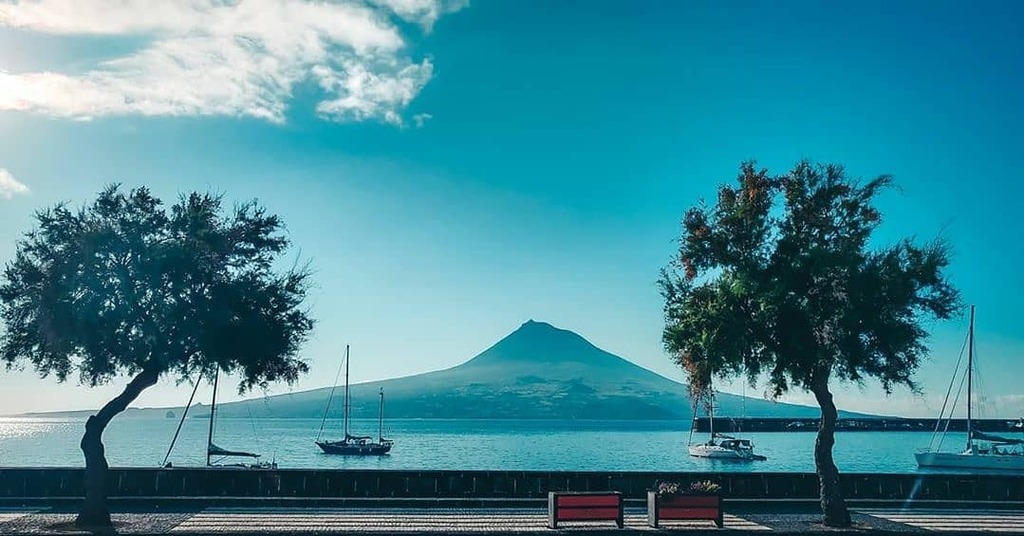 AzoresWhatElse's tweet photo. O que achas da foto? Deixa a tua opinião nos comentários!
.
Photo By @lipevgoncalves - Palavras para quê!?
O paraíso tem destas coisas!
.
#p3top #VisitPortugal @visitportugal #faialisland #InstaPassport #igTravel
#InstaGoodMyPhoto #JustGoShoot #ExploreToCreate #PeoplesCreat… https://t.co/sh8mF3HFhJ