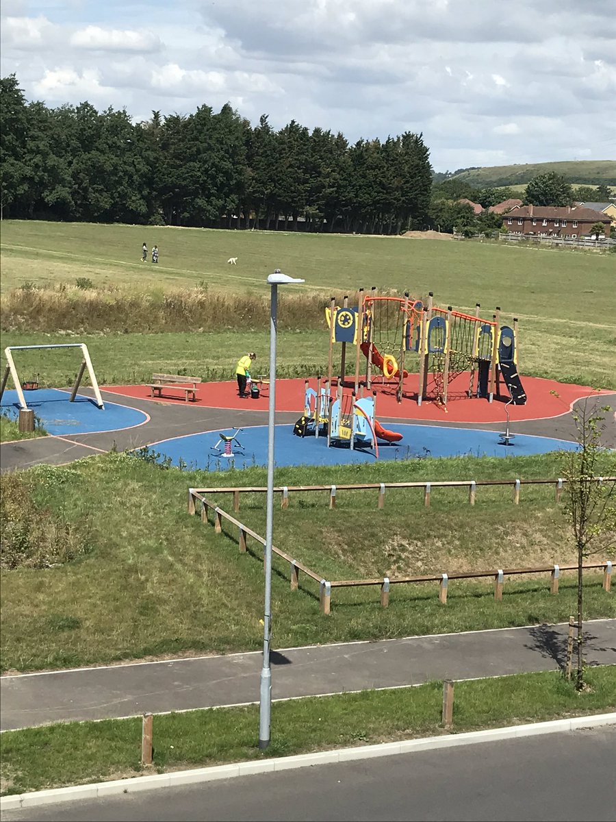 MrsF202's tweet photo. @fstonehythedc credit where credit is due. This wonderful lady has been several times a day sanitizing our local park since they reopened. Excellent job! 🦠🙌🏻👏🏼#COVIDー19 #folkestone #hythe #Council https://t.co/b0zaJYgjPw